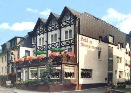 Hotel Zur Winzergenossenschaft Ernst Exterior photo